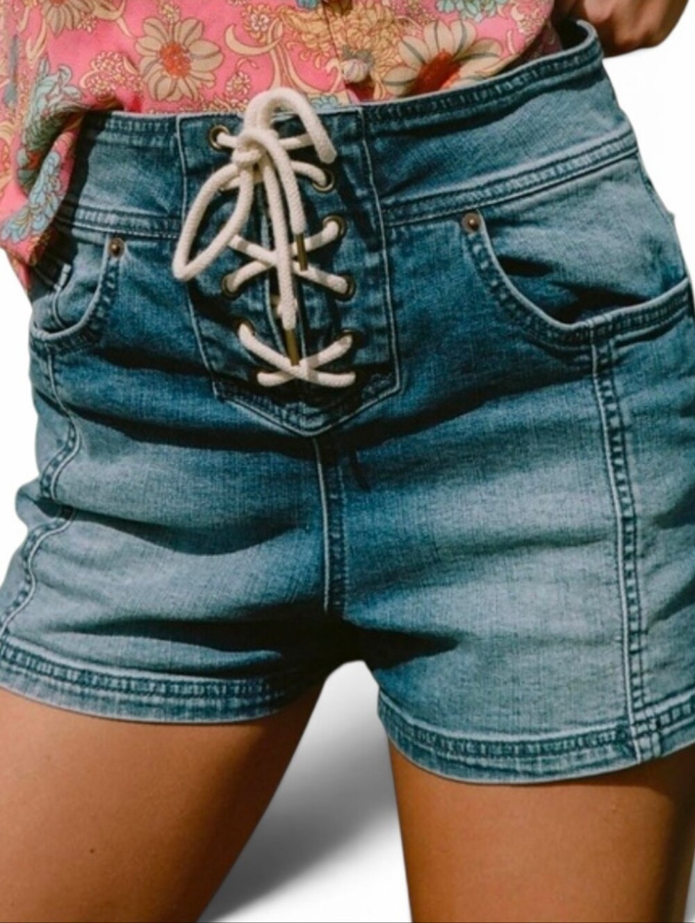 NWT O'NEILL Lace Up Jean Shorts - Size 29